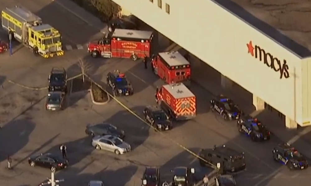 8 injured in shooting at US mall, gunman still at large