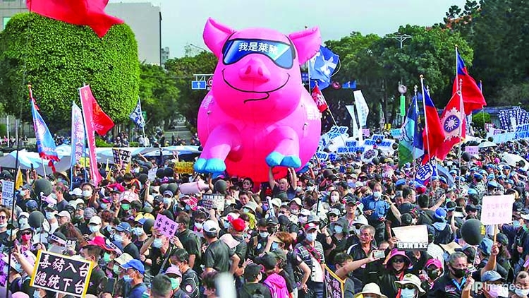 Thousands be a part of Taiwan protest, anger focused on US pork