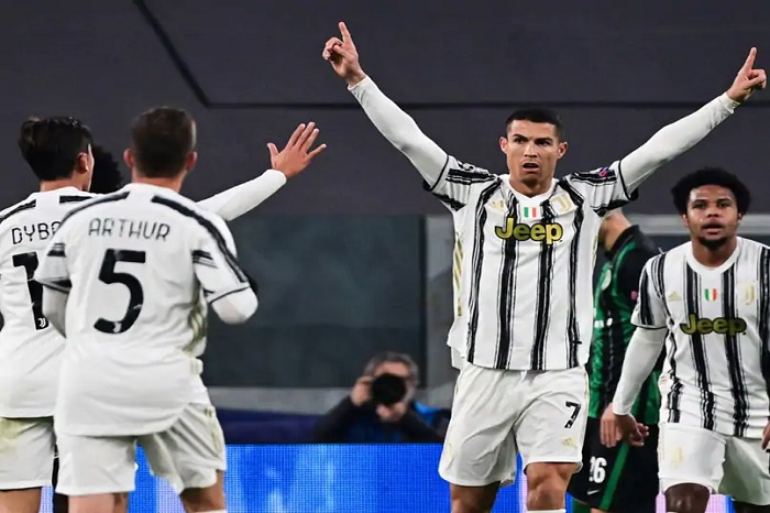 'Lucky' late Morata hit seals Juventus last-16 berth