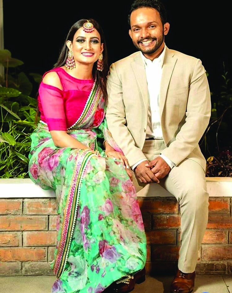 Aparna Ghosh ties knot with Satyajit