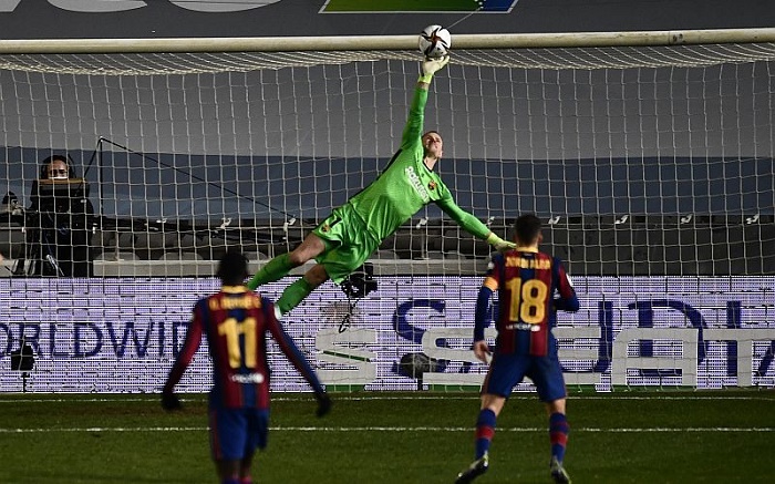 Barca reach Spanish Super Glass final