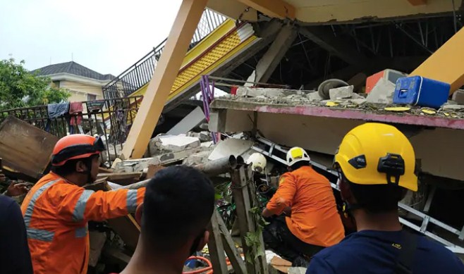 Bangladesh mourns Indonesia earthquake deaths