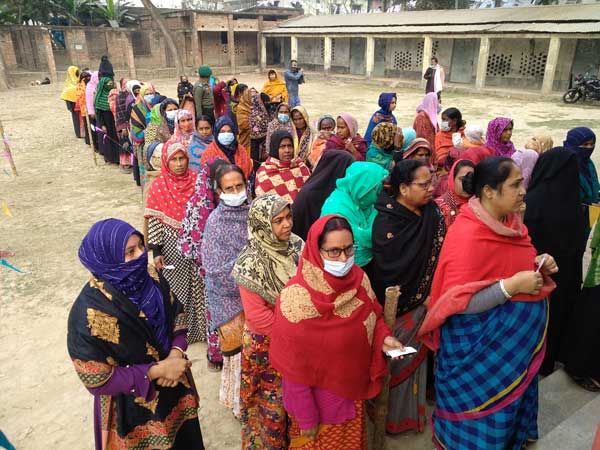 3rd phase of polls to 63 municipalities begin
