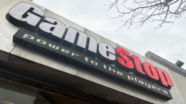Traders go back to GameStop plays due to brokerages ease restrictions