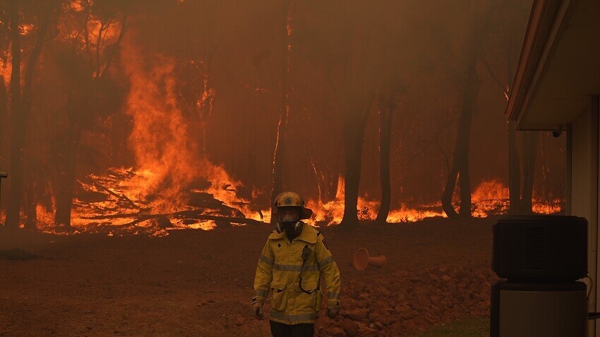 Evacuations as 'erratic' Perth fire destroys homes