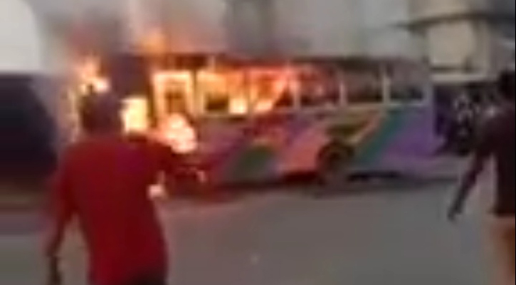 3 killed, various injured in Daudkandi bus fire