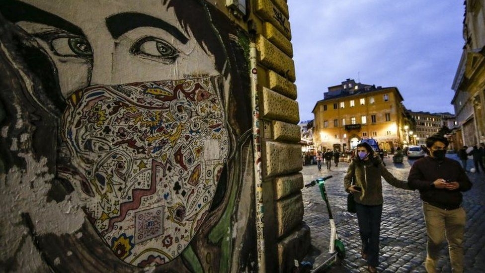 Italy tightens restrictions amid 'new wave'