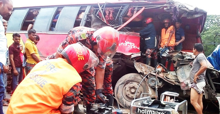 4 killed as buses collide in Bogura