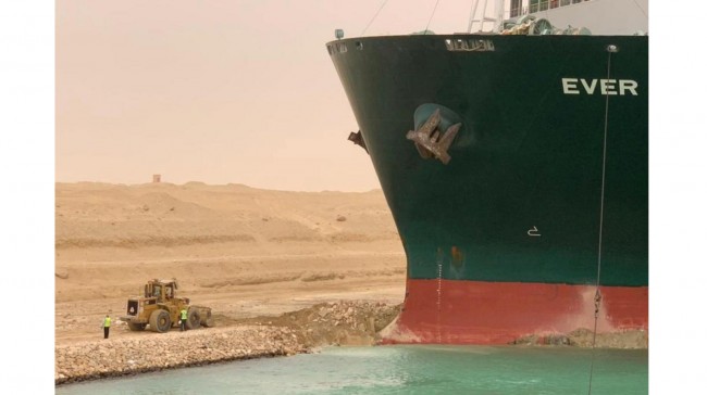 Low tide slows work to very clear Suez ship blockage; traffic jam builds