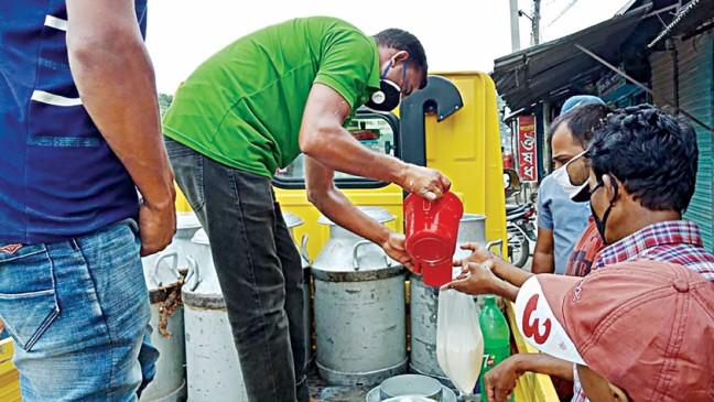 Lockdown makes factors worse for Pabna milk producers