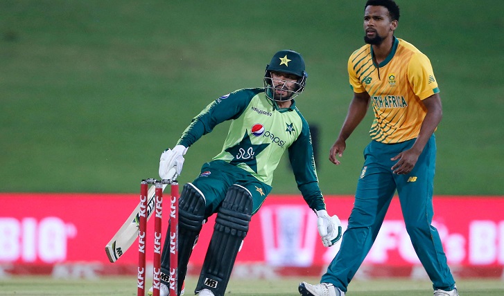 Pakistan beat South Africa with one ball to spare