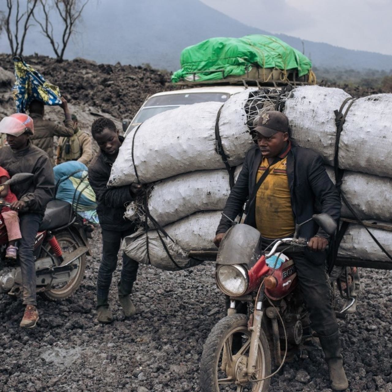 Nearly 400,000 flee DR Congo city over fears volcano could erupt again