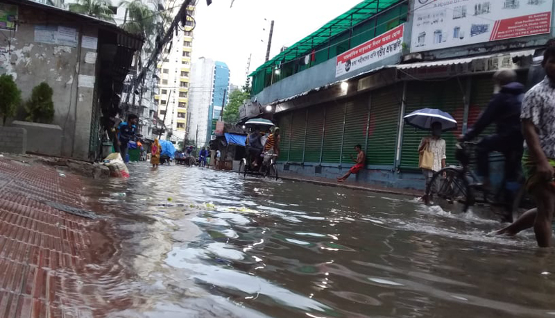 Large rain creates waterlogging in most Dhaka roads