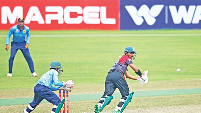 National batsmen struggle while bowlers make hay