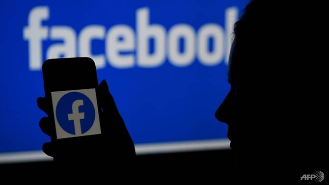 US conservatives voice concern as Facebook tests alerting users to extremist posts