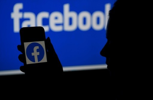 Facebook tests alerting users to extremist posts