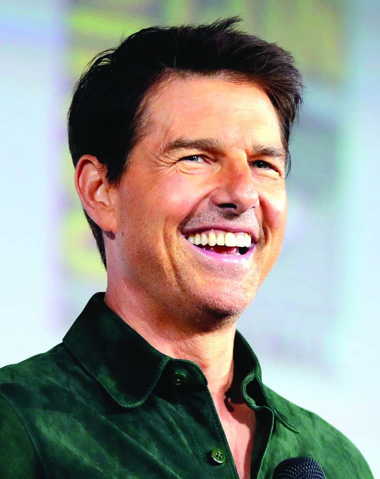 Tom Cruise's luggage  gets stolen in UK