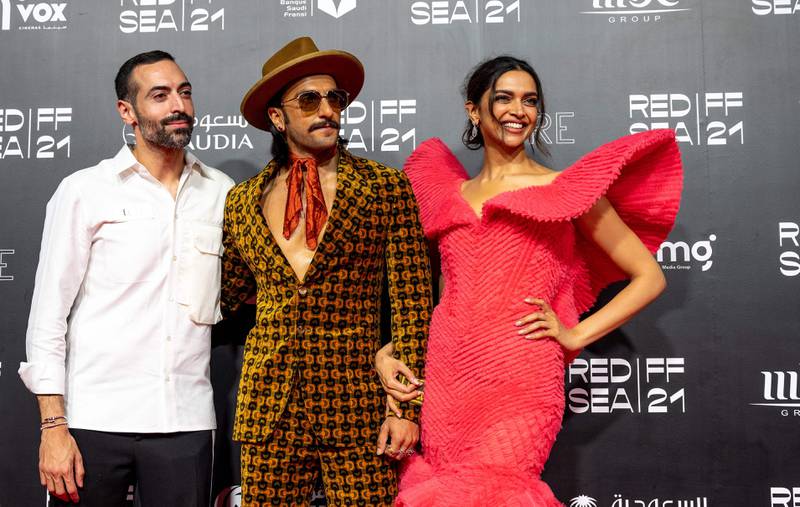 'Serious flex, baby': Ranveer Singh raves about wife Deepika Padukone's Louis Vuitton gig