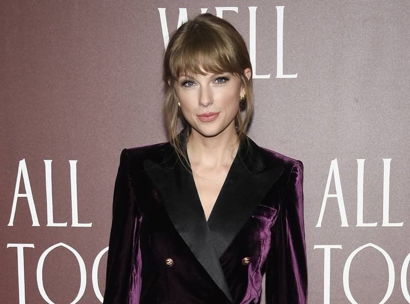 Taylor Swift surprises fans with performance at Tribeca Festival