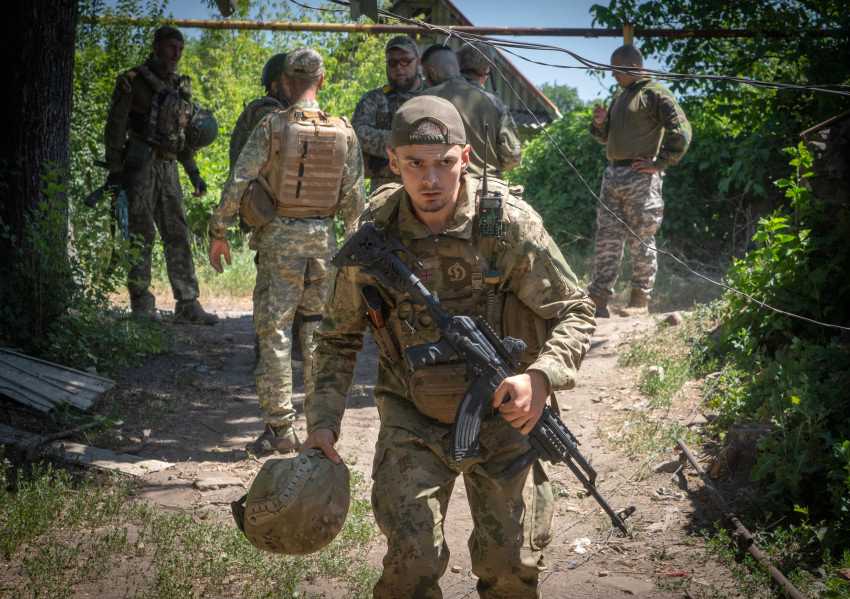 Russian forces retreat amid Ukrainian counteroffensive