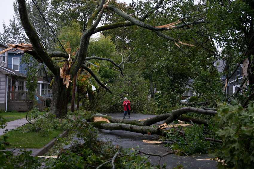 Hurricane washes houses away, knocks out power in Canada