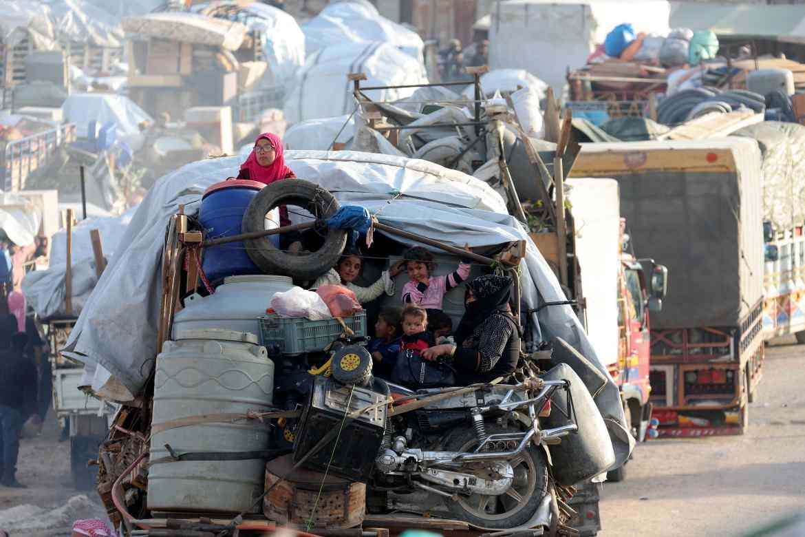 Hundreds of Syrian refugees leave Lebanon amid concerns