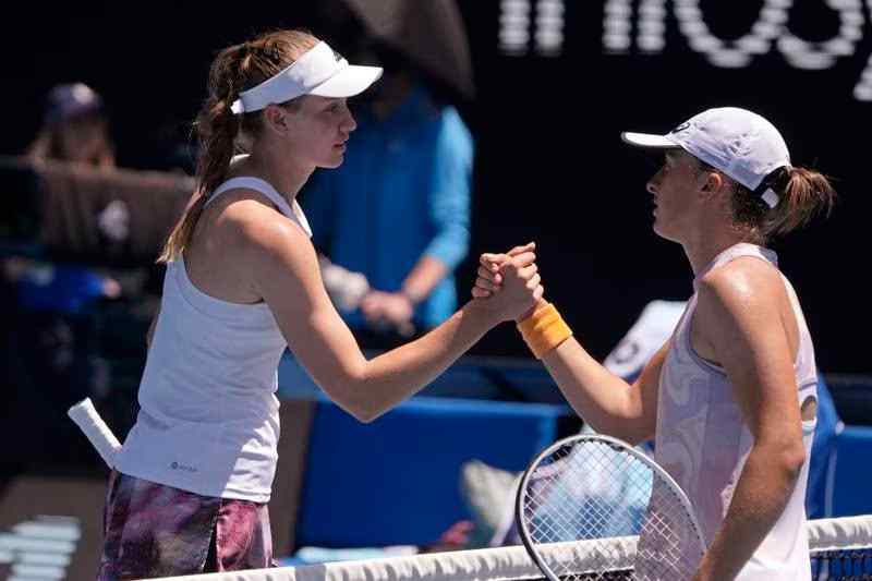 Iga Swiatek stunned by Elena Rybakina in Australian Open fourth round