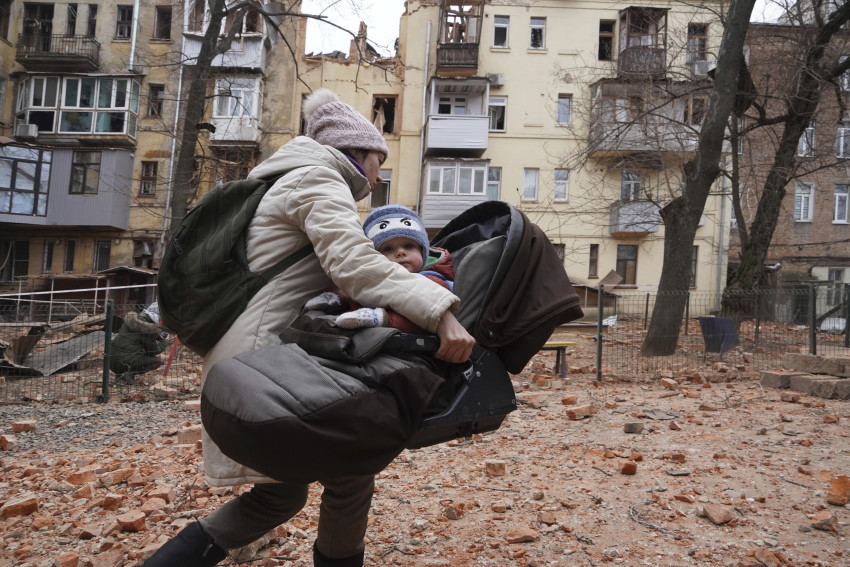 5 Ukrainian civilians killed as warring sides mull next move