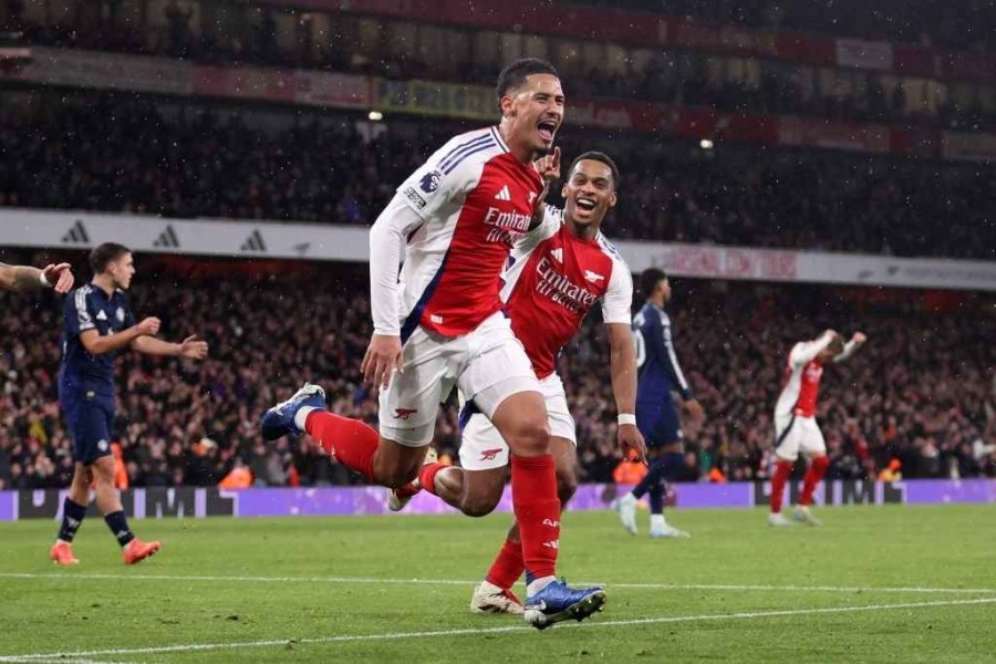 Arsenal Sink Man Utd, Liverpool Drop Points