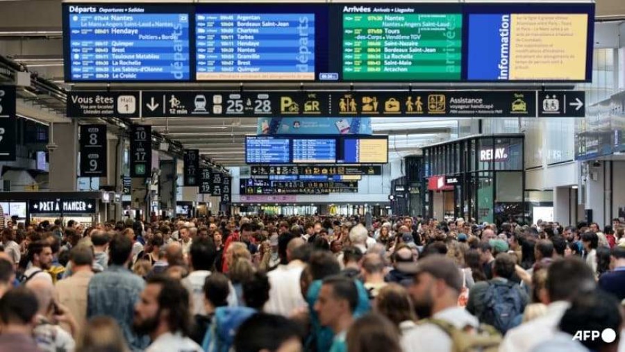 Arson Attacks on French Rail Threaten Weekend Chaos