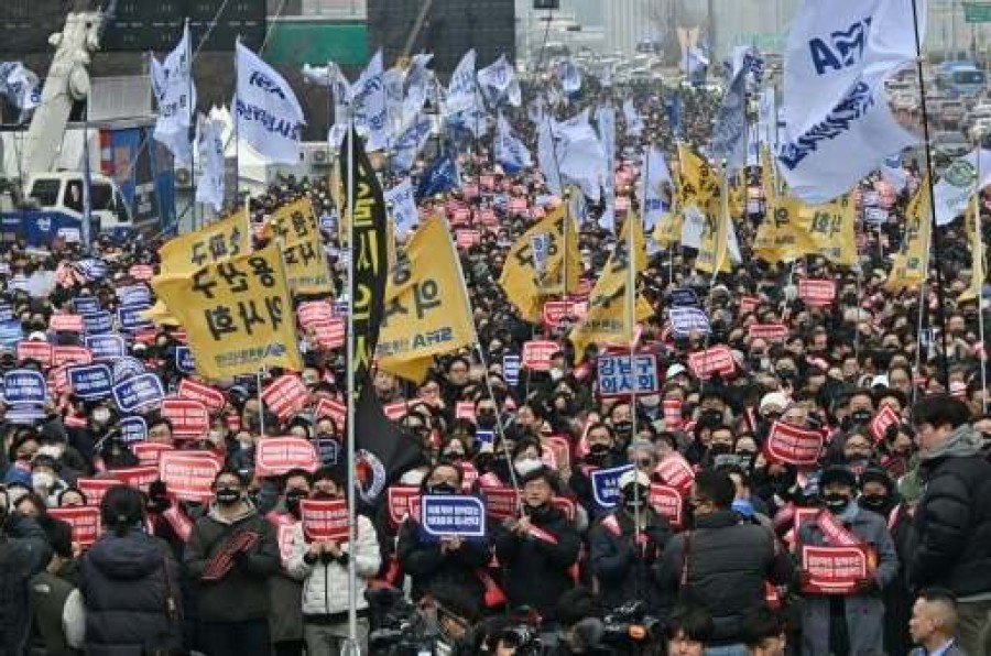 S Korea to take steps to suspend the licenses of striking trainee doctors