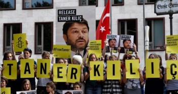 Turkey detains Amnesty chief after court orders release