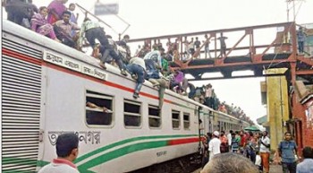 4 killed falling off train roof in Naogaon  
