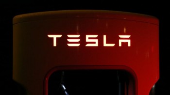 Battery in fatal Florida Tesla crash reignited twice: NTSB report