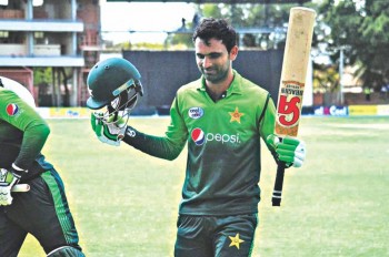 Zaman leads record-breaking Pak
