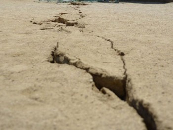 Strong 6.2 magnitude quake strikes off eastern Indonesia