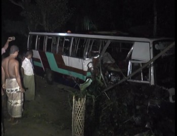 6 killed in Gaibandha bus-tractor collision