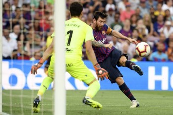 Magical Messi, Suarez hit doubles in 8-2 rout of Huesca