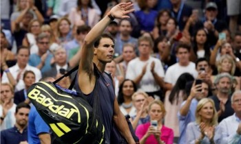 Del Potro into final after injured Nadal retires
