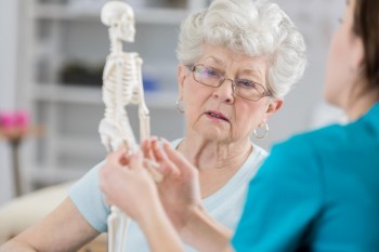 Key molecule explains why bones weaken with age