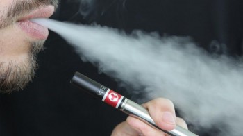 High-nicotine e-cigarettes flood market despite FDA rule