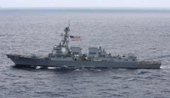 US warship sails near South China Sea