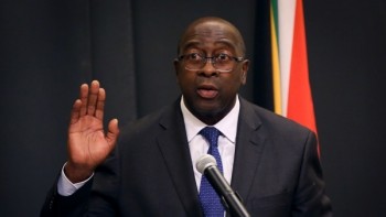 SA finance minister quits over scandal