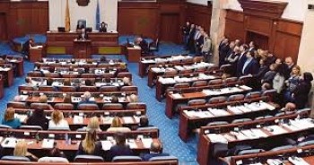 Macedonia MPs vote to start name change process