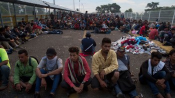 Thousands of people stuck at Guatemala-Mexico border