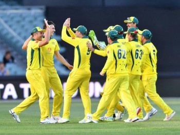 Australia beat South Africa by 7 runs to end losing streak