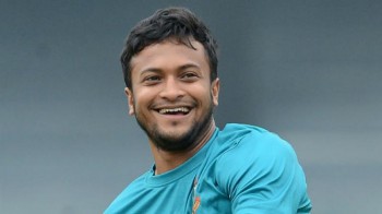 PM asks Shakib 'to hold on to cricket'