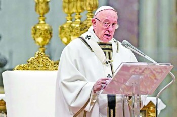 Pope denounces 'din of rich few' on World Day of Poor