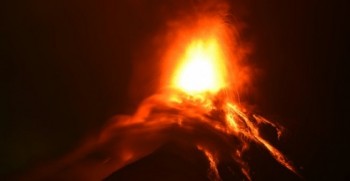 Guatemala volcano erupts again, 200 flee