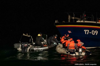 French authorities rescue eight migrants